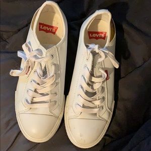 White Levi's tennis shoes